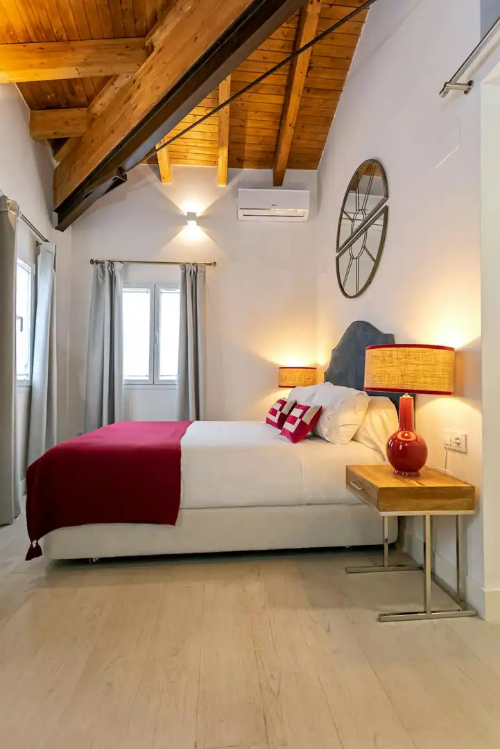 Bedroom of Flat for rent in Sevilla  with Air Conditioner, Heating and Washing machine