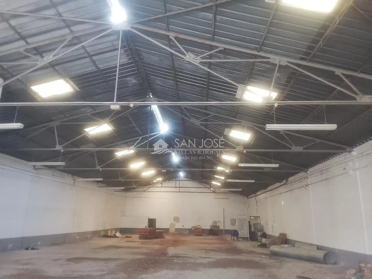 Nave industrial en venta en Caudete