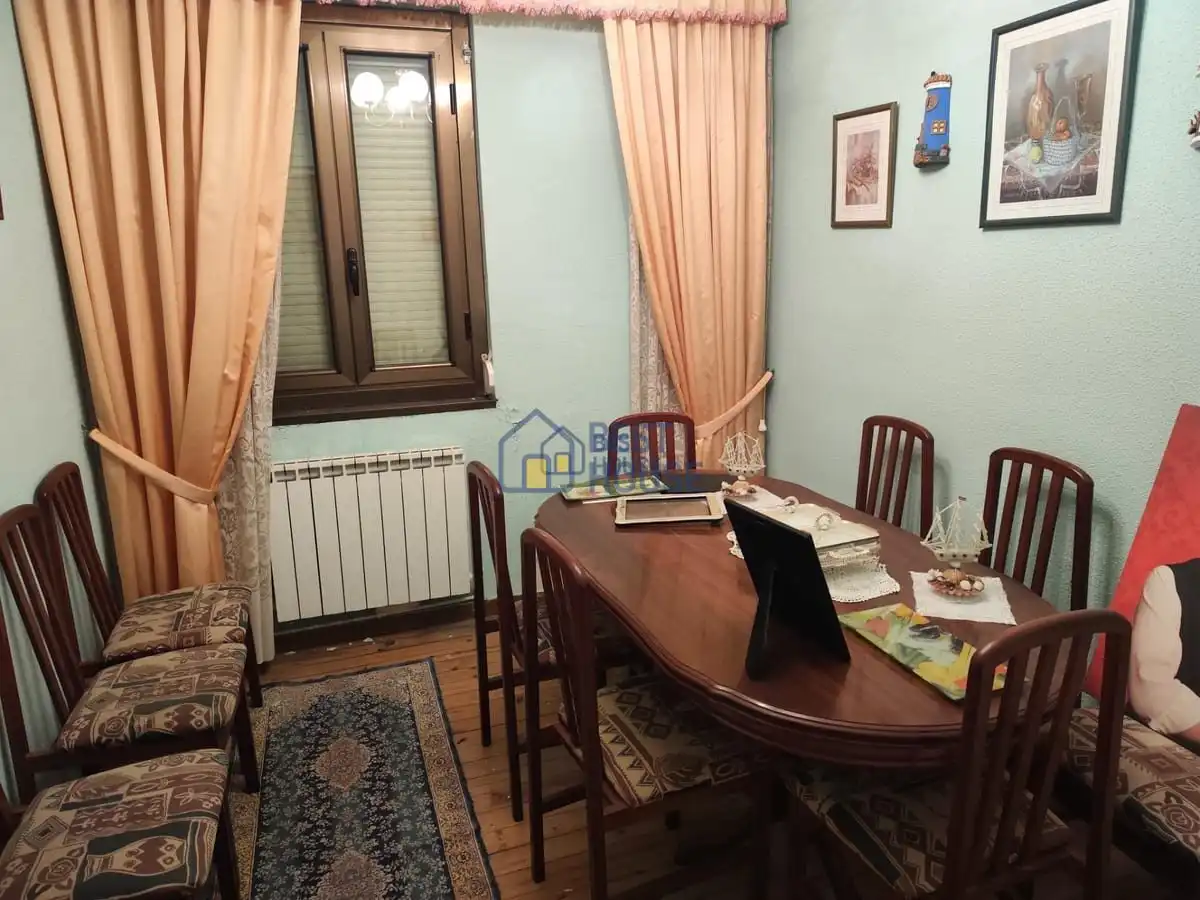 Menjador de Casa o xalet en venda en León Capital  amb Calefacció, Jardí privat i Parquet