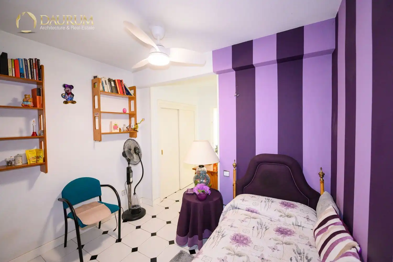 Habitación de Casa adosada en venta en Boadilla del Monte con Aire acondicionado, Calefacción y Jardín privado