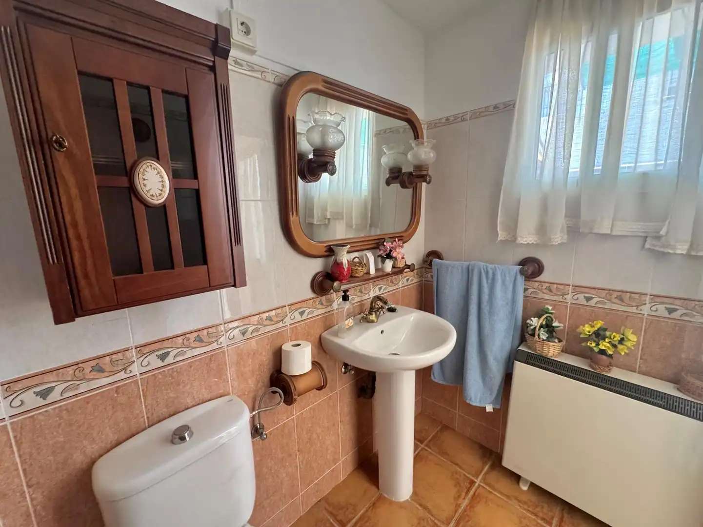 Baño de Casa adosada en venta en Vegas del Genil con Aire acondicionado, Calefacción y Terraza