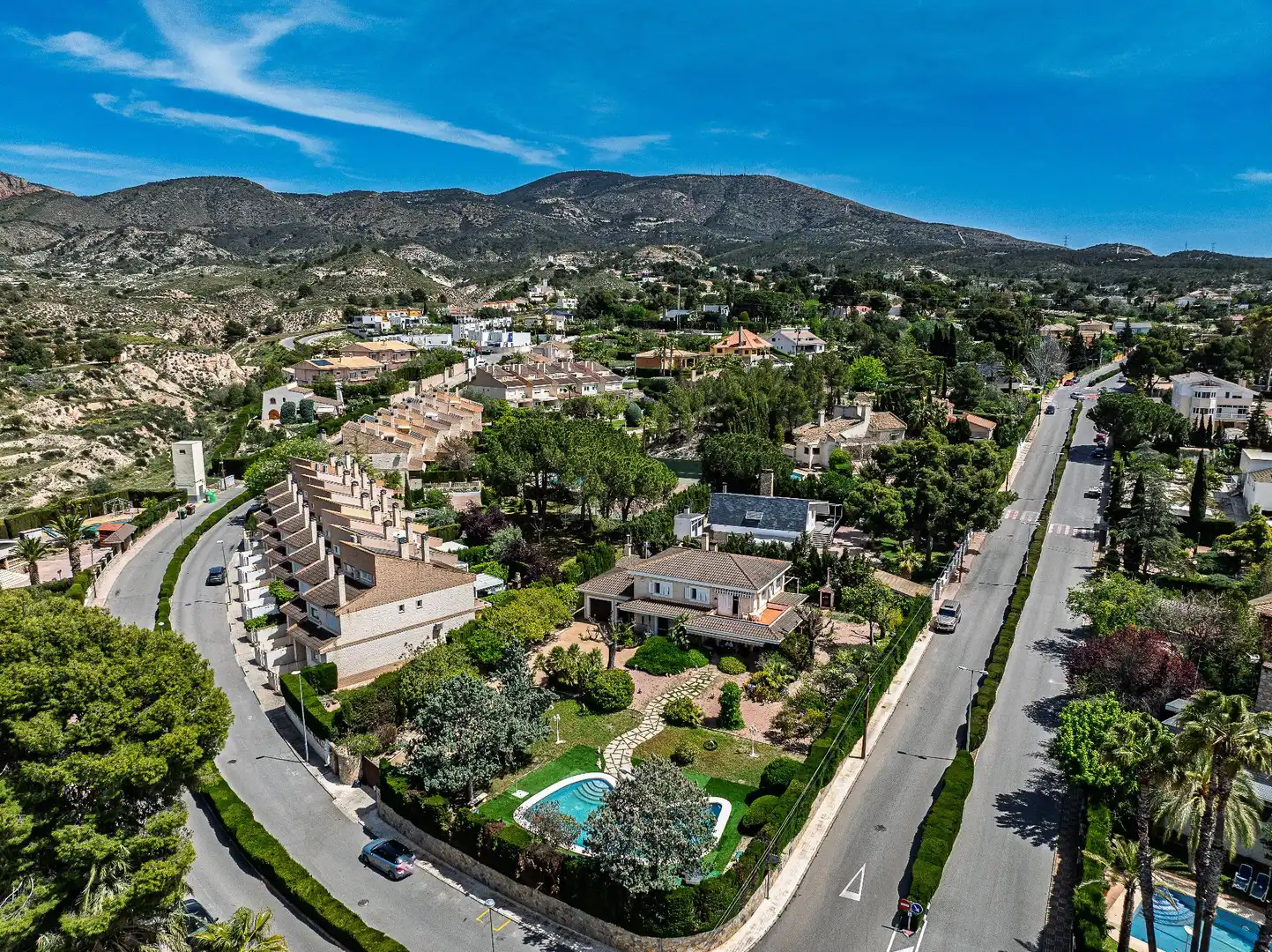 Vista exterior de Casa o xalet en venda en Petrer amb Aire condicionat, Piscina i Alarma