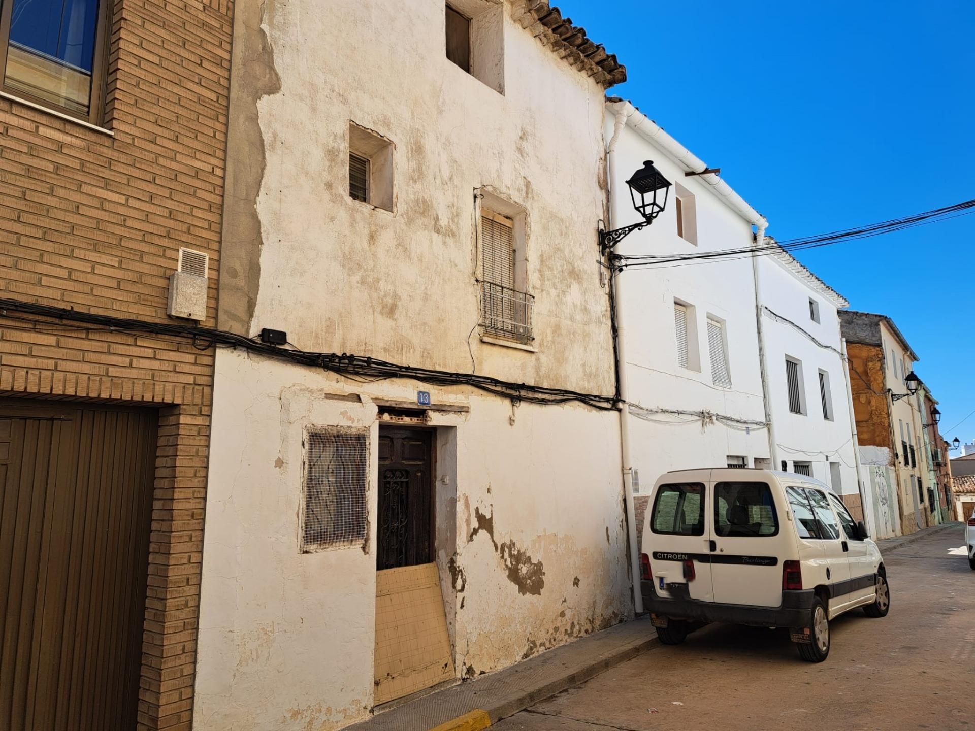 Exterior view of Single-family semi-detached for sale in Requena  with Terrace, Storage room and Balcony