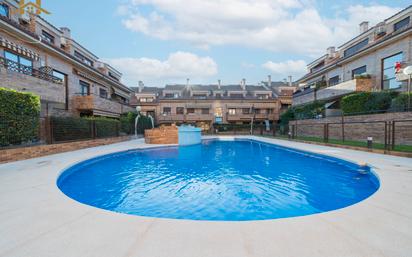 Swimming pool of Duplex for sale in Sevilla la Nueva  with Air Conditioner, Heating and Parquet flooring