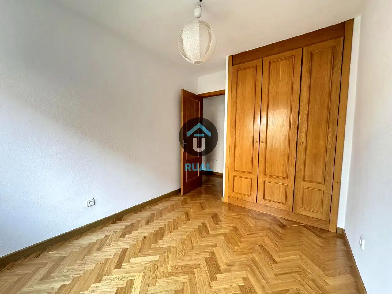 Bedroom of Flat for rent in Madrid  with Heating, Storage room and Community pool