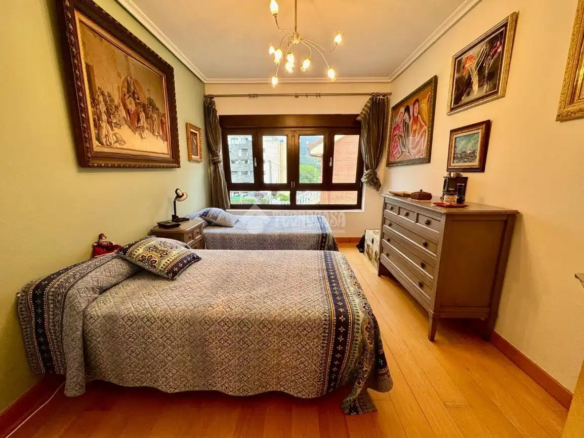 Dormitori de Casa o xalet en venda en El Astillero   amb Calefacció, Parquet i Terrassa
