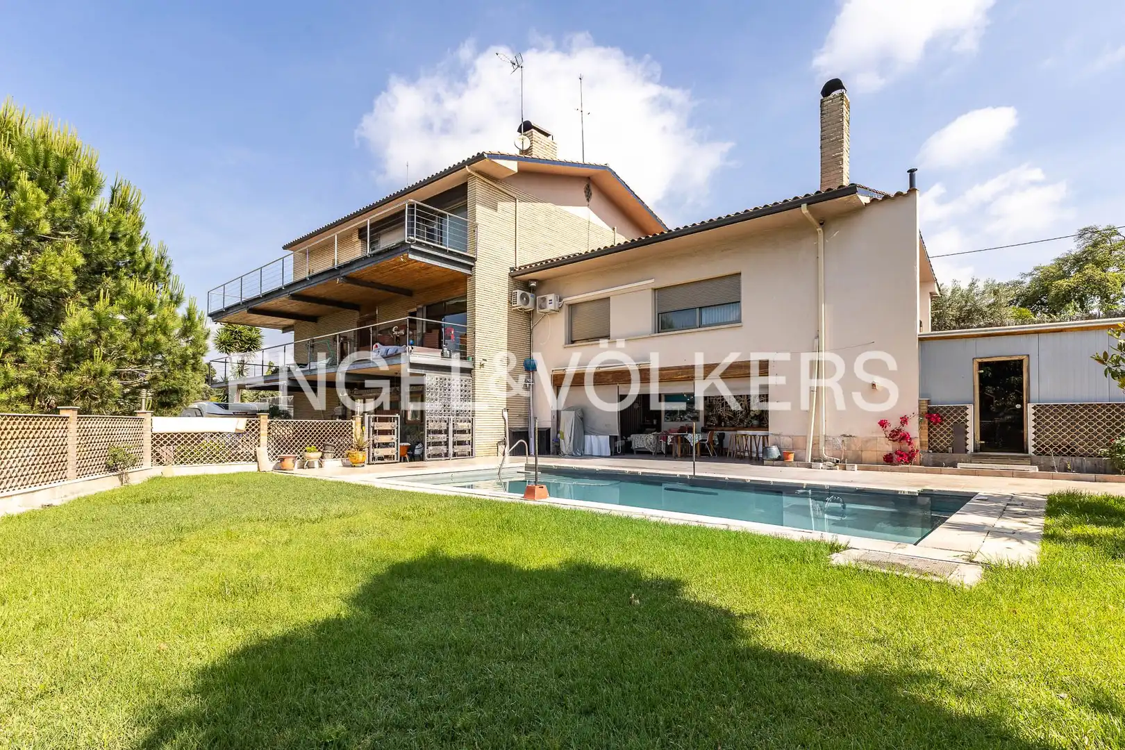 Vista exterior de Casa o chalet en venta en Canovelles con Aire acondicionado, Calefacción y Jardín privado