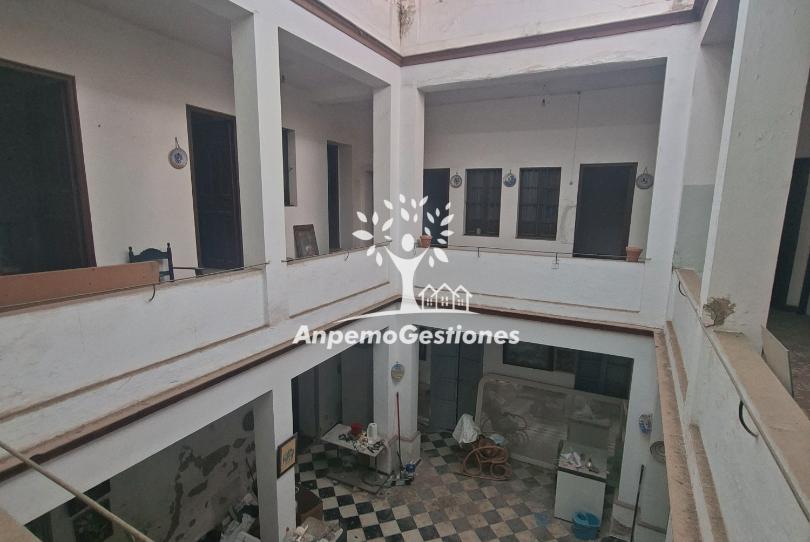 Photo 1 of Building for sale in Gran Vía Aulio Cornelio, Palma del Río, Córdoba