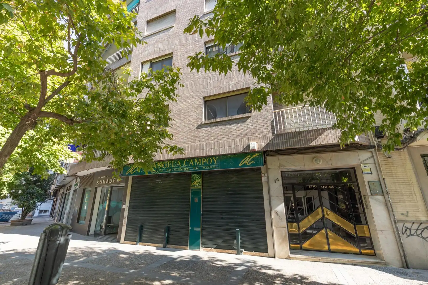 Außenansicht von Wohnung zum Verkauf in Granada mit Heizung, Terrasse und Balkon