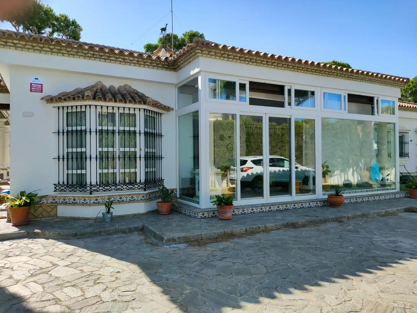 Vista exterior de Casa o chalet en venta en Chiclana de la Frontera con Aire acondicionado, Jardín privado y Terraza