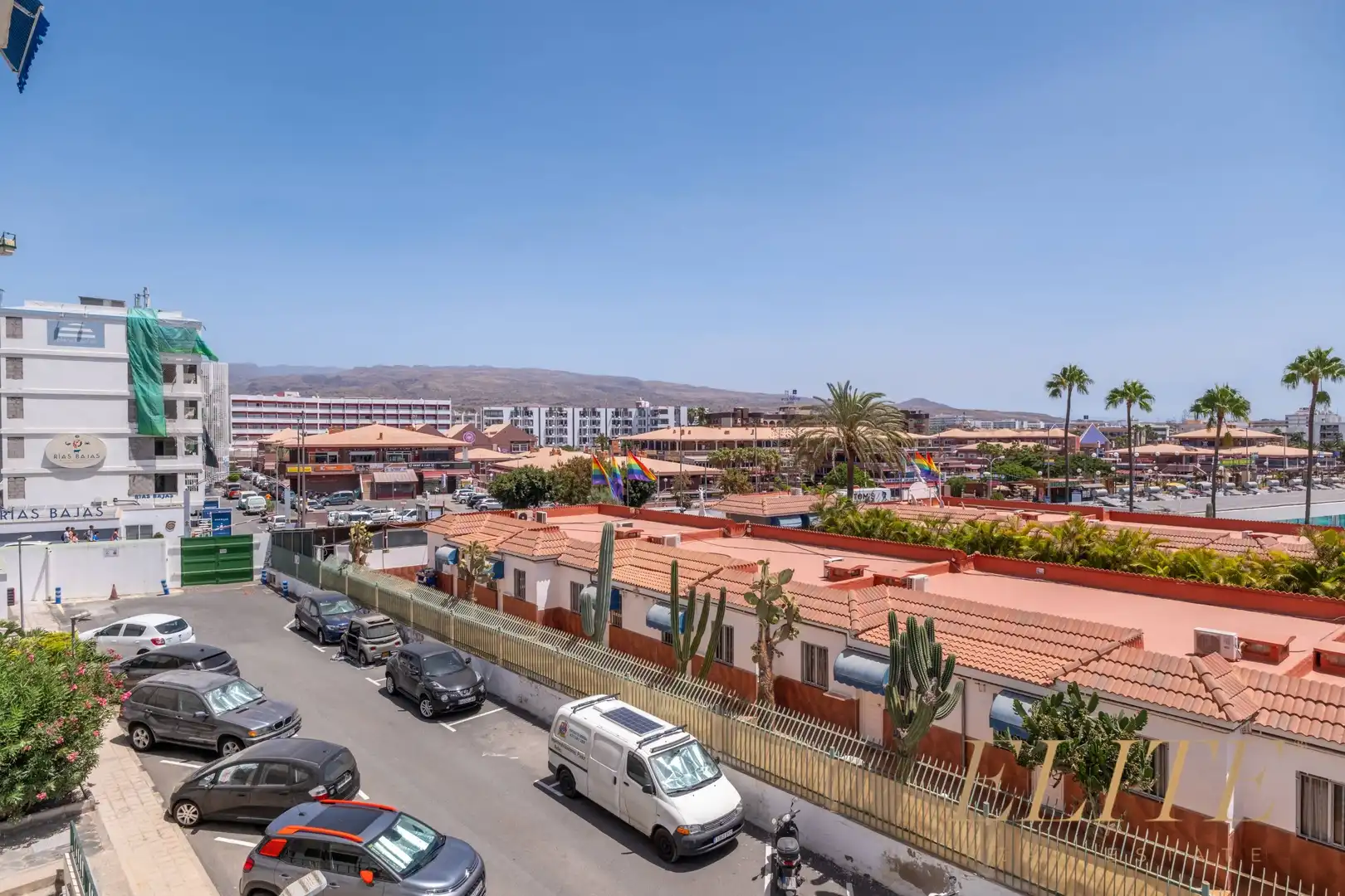 Vista exterior de Apartament en venda en San Bartolomé de Tirajana amb Aire condicionat, Jardí privat i Moblat