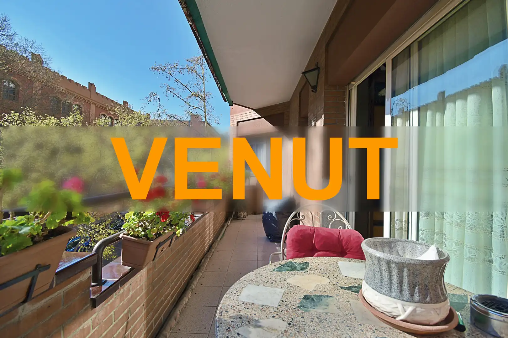 Flat with terrace for sale in Eixample