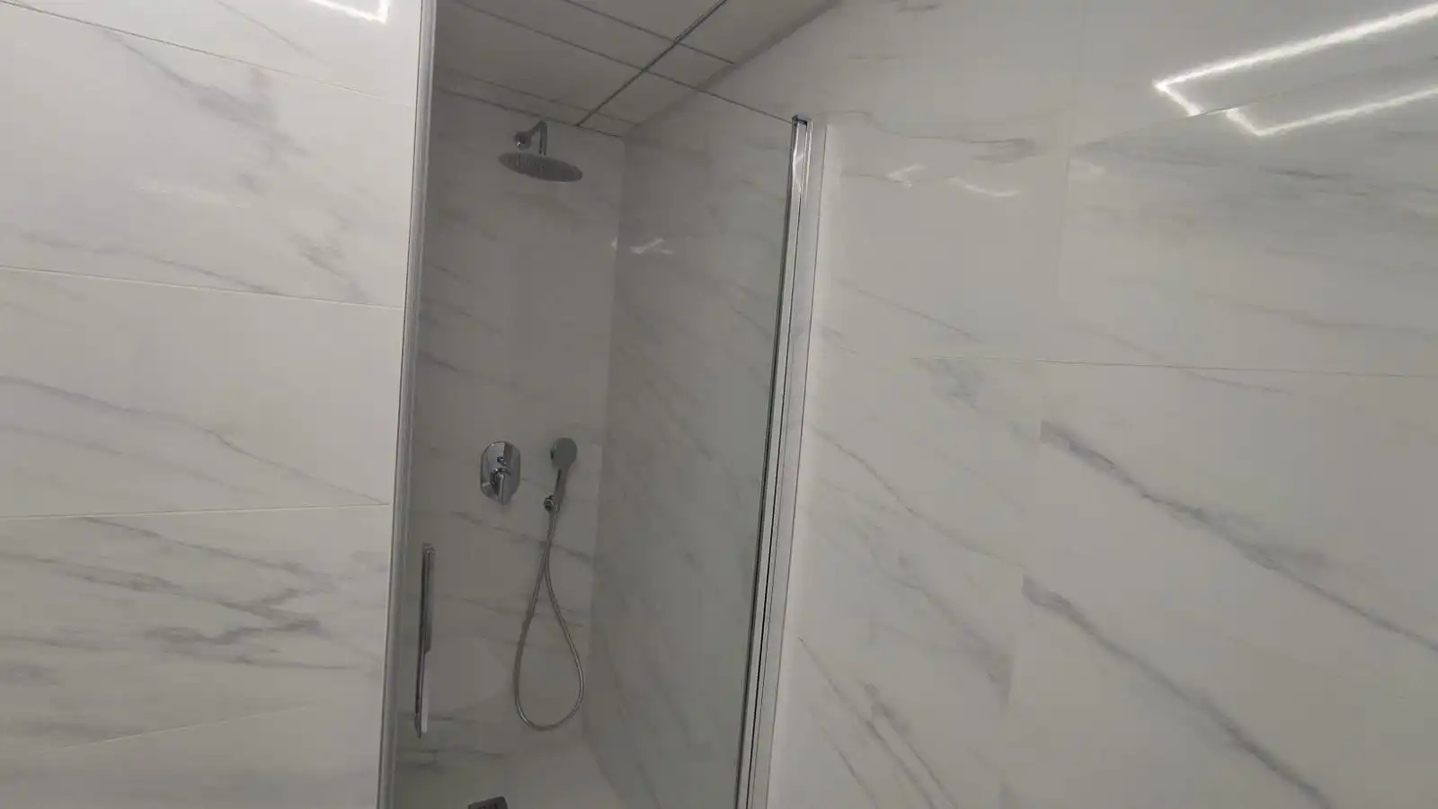 Bany de Apartament de lloguer en Alicante / Alacant amb Aire condicionat, Moblat i Piscina comunitària