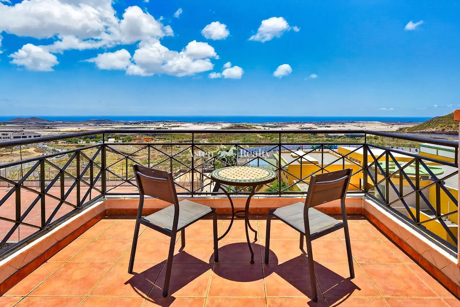 Àtic amb piscina en venda a Petalo 2
