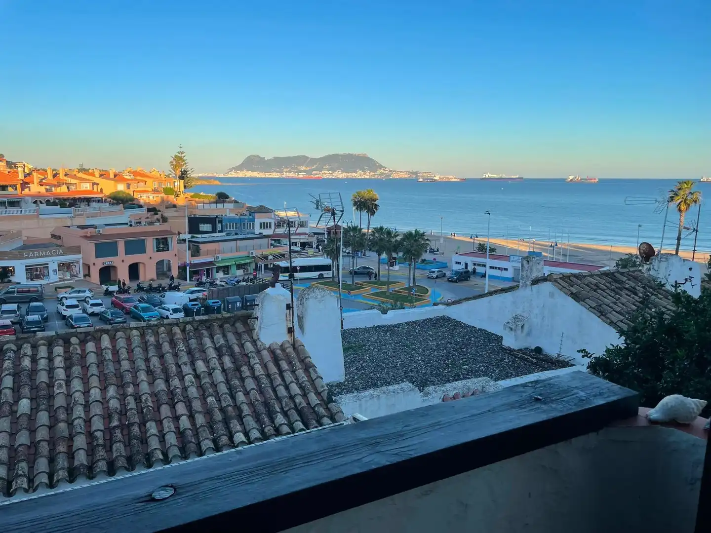 Vista exterior de Casa adosada de alquiler en Algeciras con Amueblado