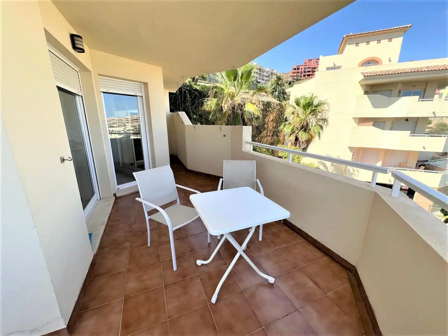 Apartamento con piscina en venta en Calahonda, imagen 3
