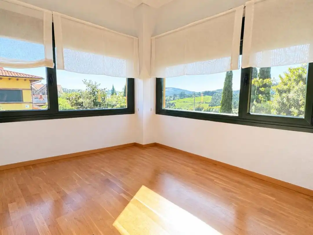 Bedroom of Houses for sale in Oruña