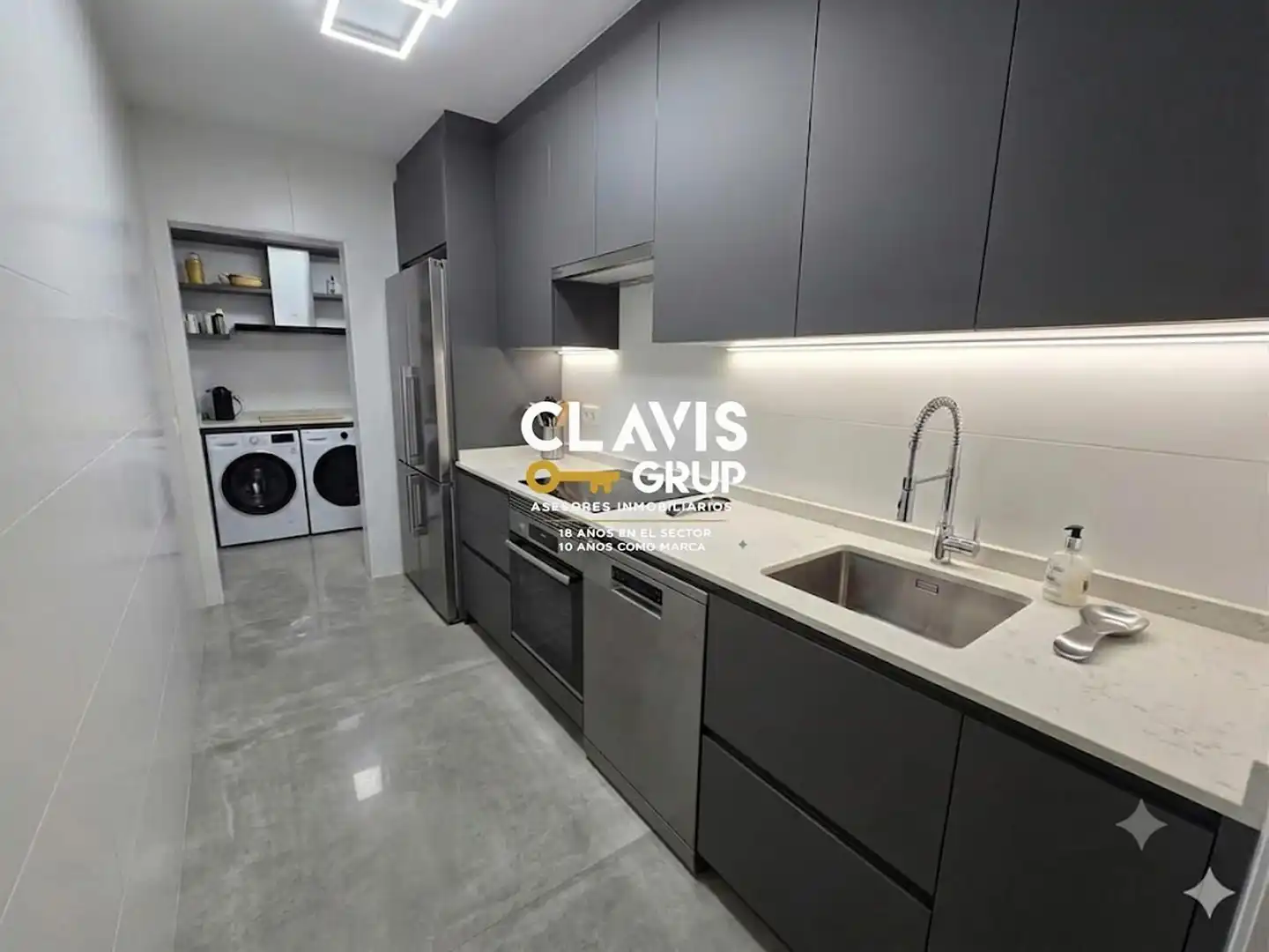 Cocina de Piso en venta en Barcelona con Calefacción, Terraza y Amueblado