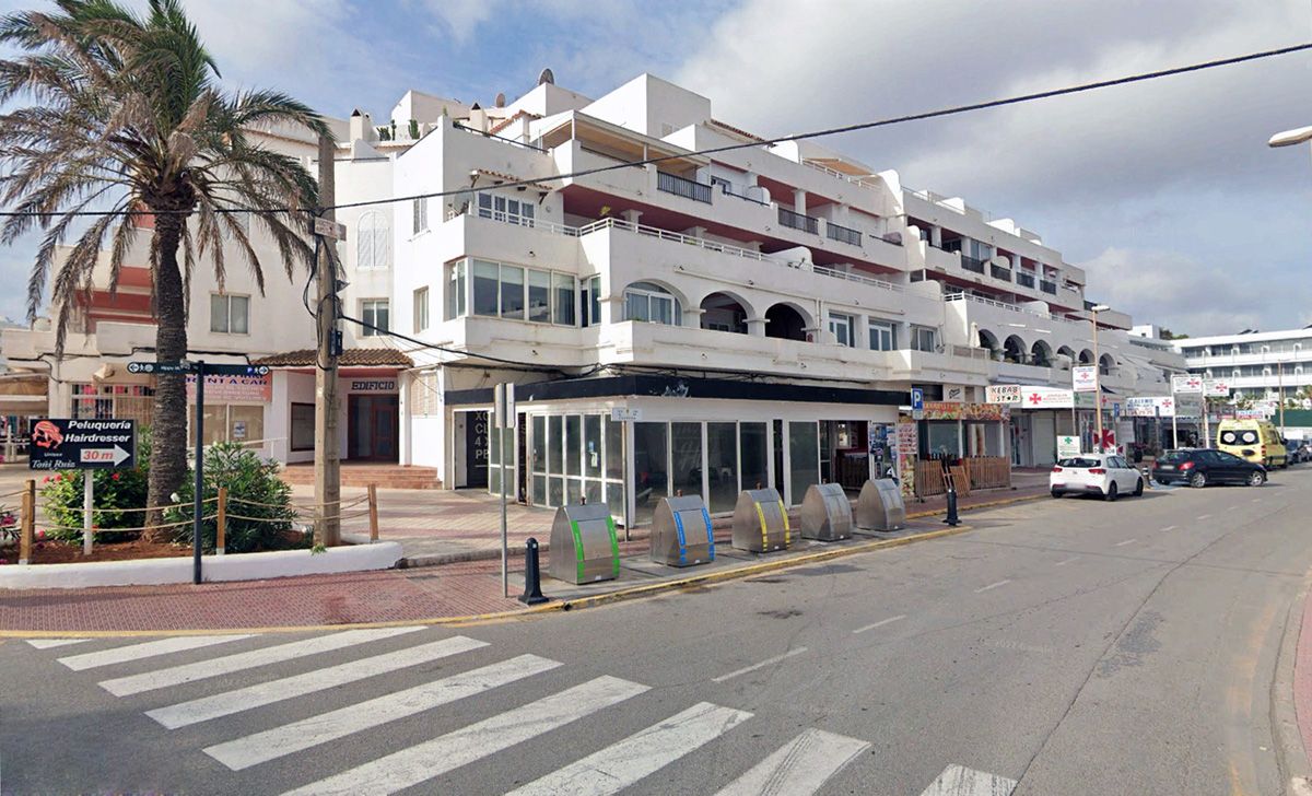 Vista exterior de Local en venda en Santa Eulària des Riu amb Aire condicionat i Terrassa