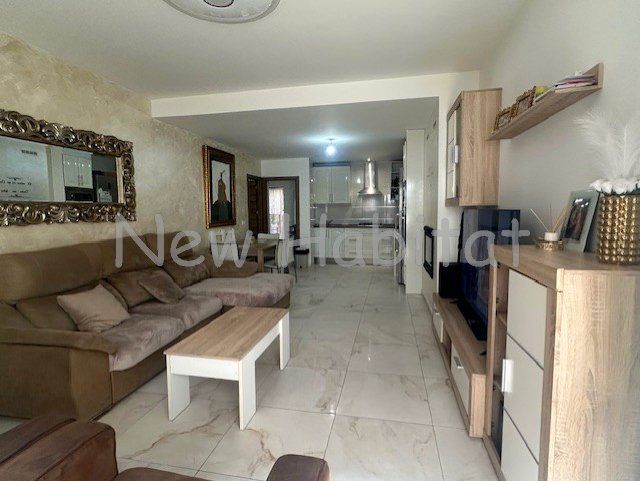 Sala d'estar de Casa adosada en venda en Castellón de la Plana / Castelló de la Plana amb Aire condicionat