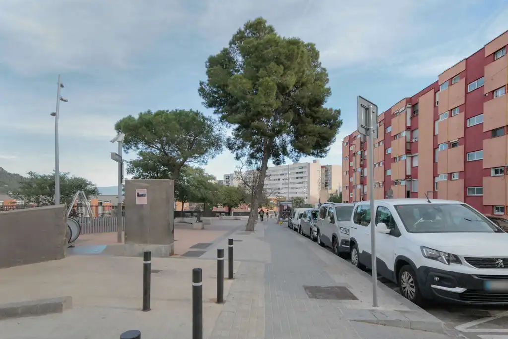 Pis en venda a Av Rasos de Peguera, Ciutat Meridiana