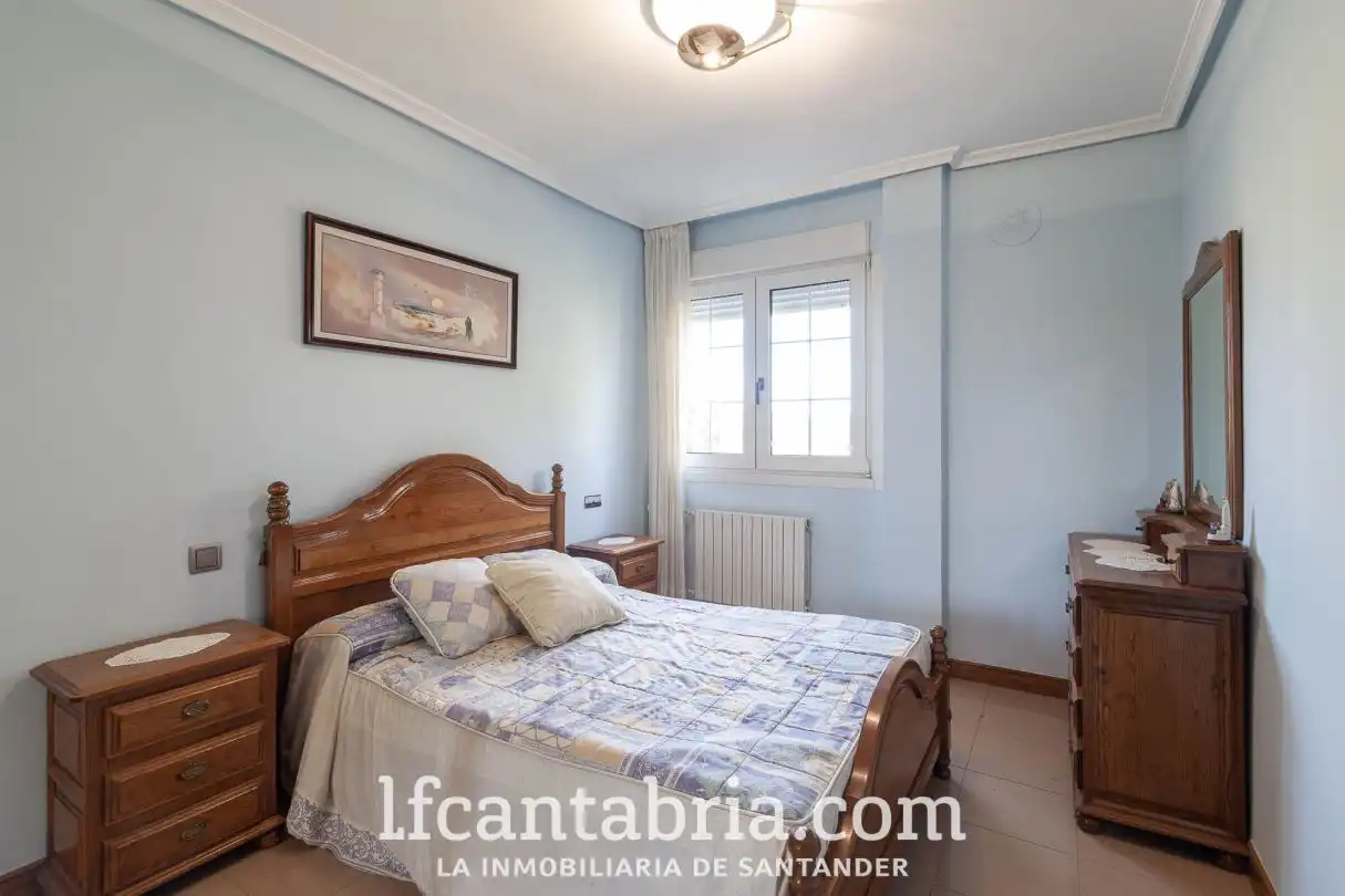 Habitación de Casa o chalet en venta en Santa Cruz de Bezana con Calefacción, Jardín privado y Trastero