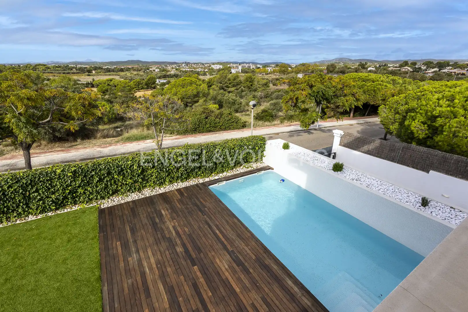 Vista exterior de Casa o chalet en venta en Vilanova i la Geltrú con Aire acondicionado, Calefacción y Jardín privado