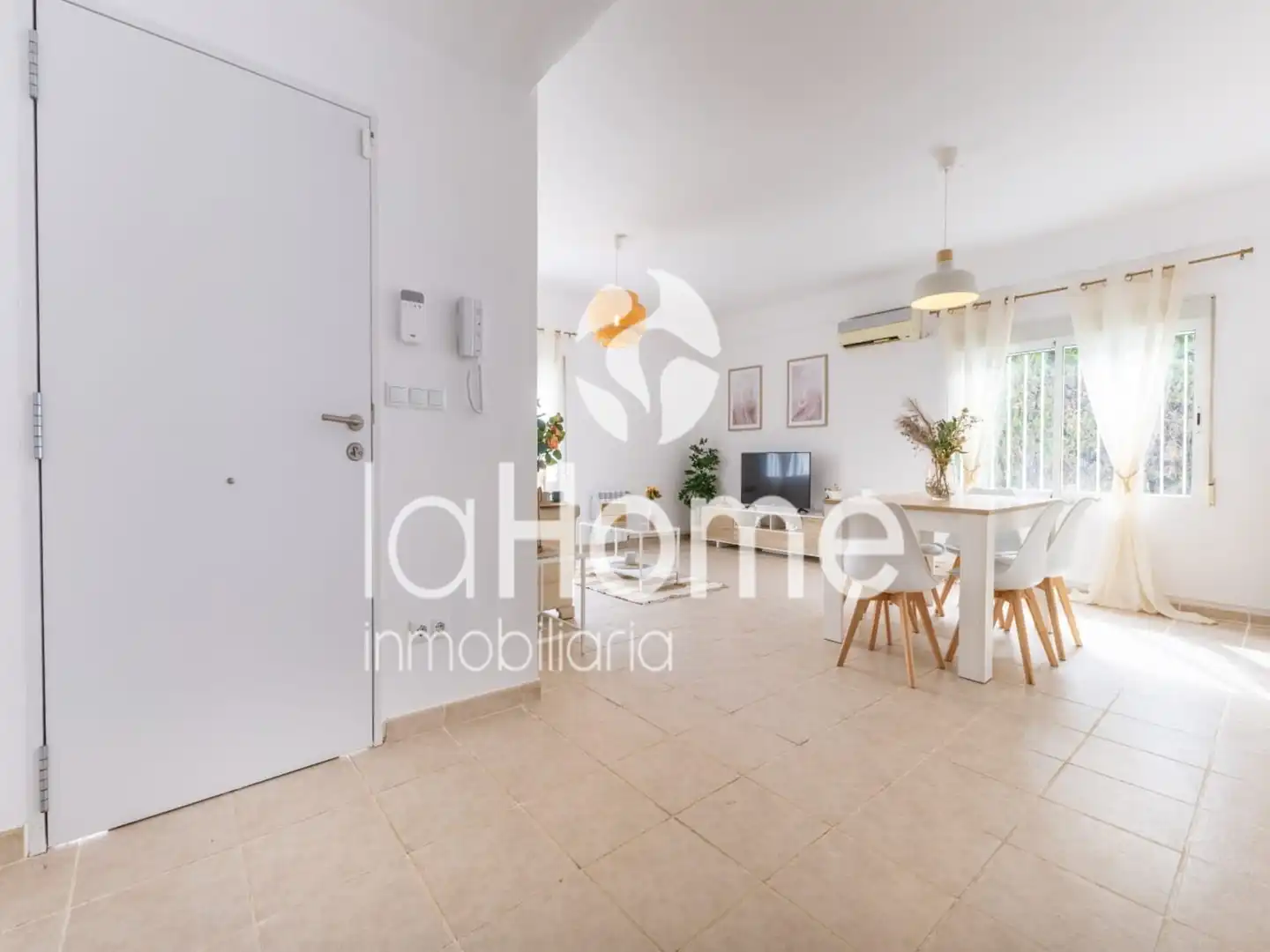 Sala d'estar de Casa o xalet en venda en L'Eliana amb Calefacció, Jardí privat i Terrassa