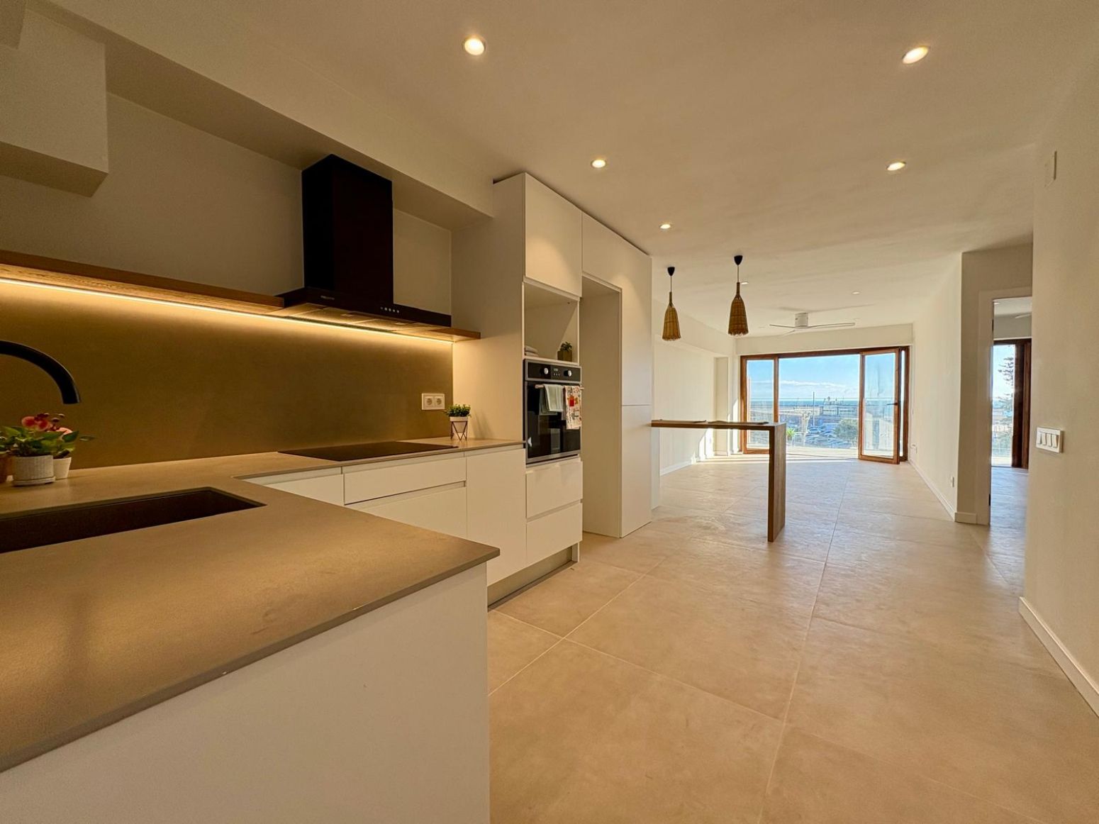 Küche von Wohnung miete in Arenys de Mar mit Parkett und Möbliert