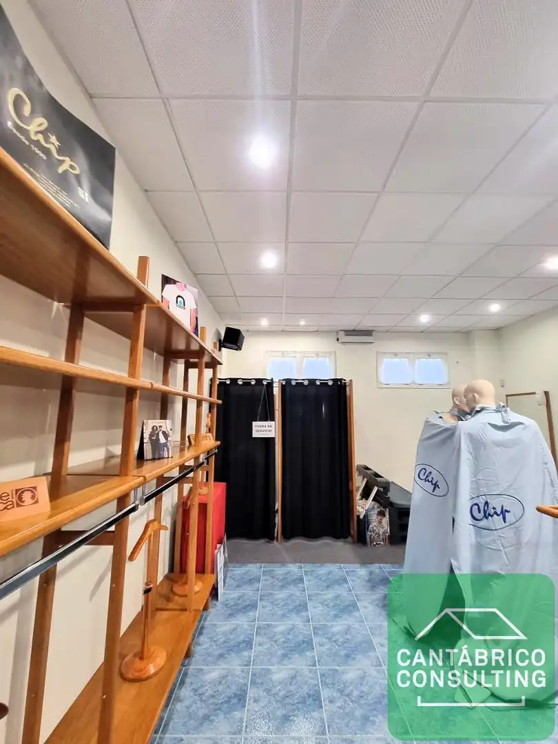 Local en venta en El Franco 