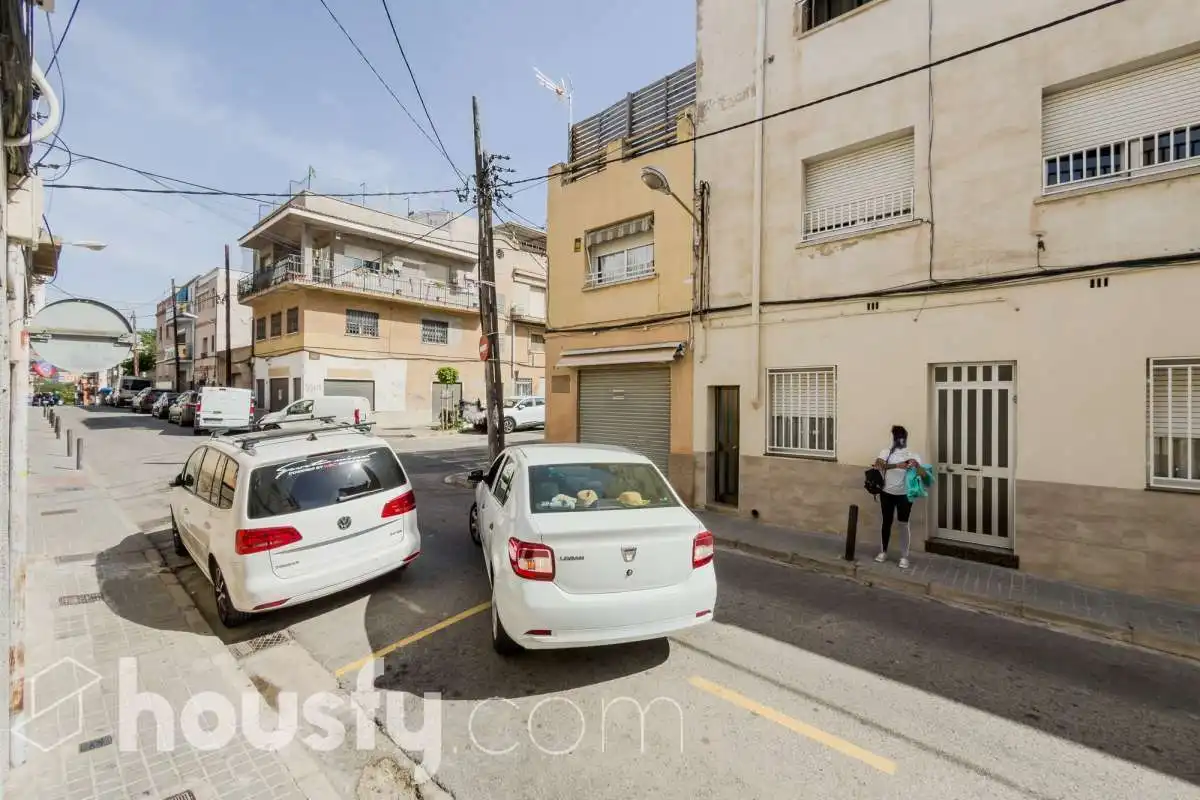 Vista exterior de Pis en venda en Badalona amb Aire condicionat i Moblat