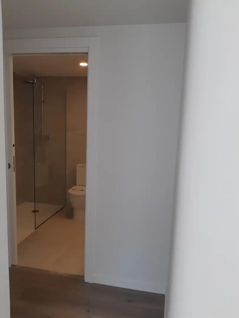 Baño de Piso de alquiler en Badalona con Calefacción, Jardín privado y Terraza