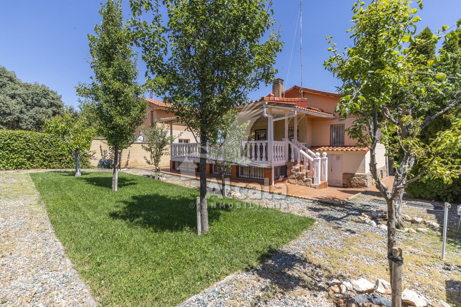 Vista exterior de Casa o xalet en venda en Loranca de Tajuña amb Calefacció