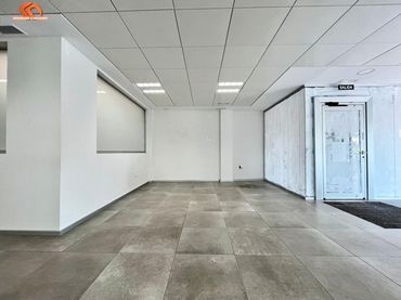 Locale commerciale in affitto a Avenida Ansite 110