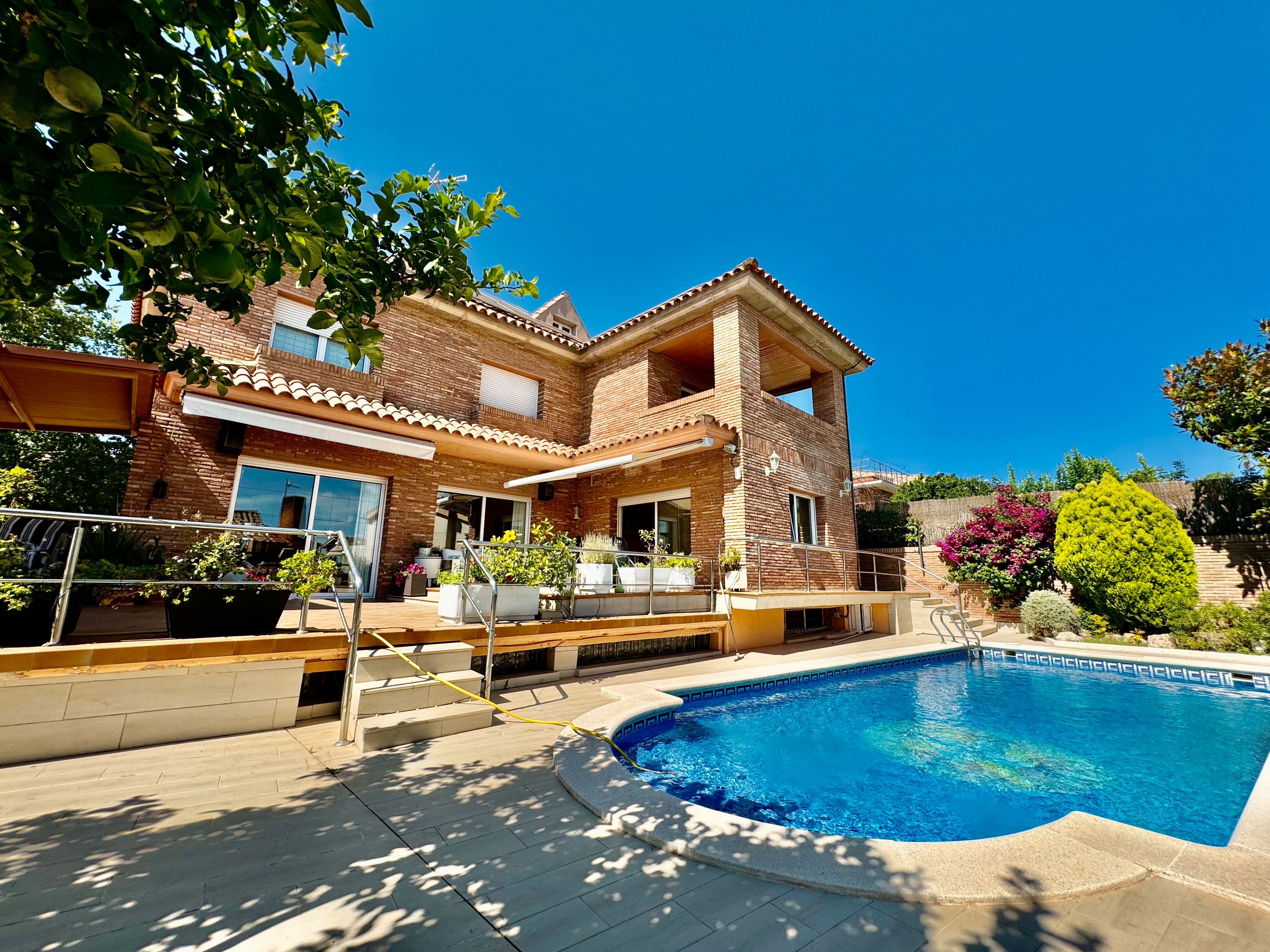 Casa o chalet en venta en Carrer de la Gavina, Els Avets - Can Serrafossà - Ximelis