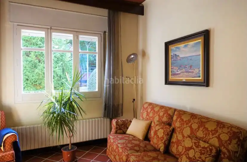Sala d'estar de Casa o xalet en venda en Girona amb Calefacció, Jardí privat i Moblat