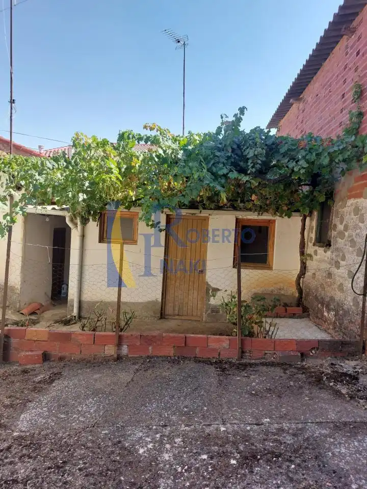 Vista exterior de Casa o xalet en venda en Villabraz amb Jardí privat
