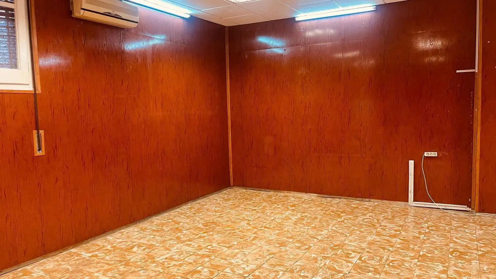 Business premises for sale in Carrer d'Ulldecona, imagen 3