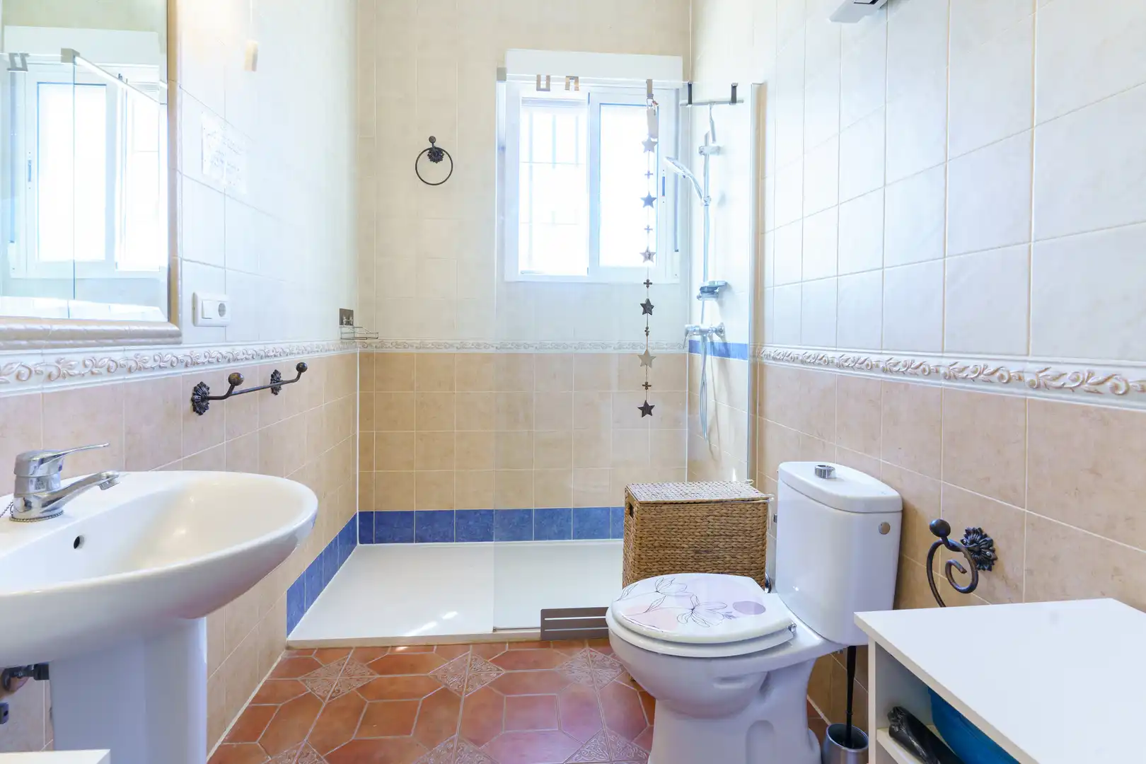 Baño de Finca rústica en venta en La Palma del Condado con Jardín privado, Terraza y Piscina