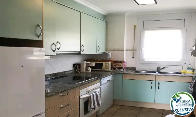 Kitchen of Flat for sale in Roses  with Heating, Terrace and Swimming Pool