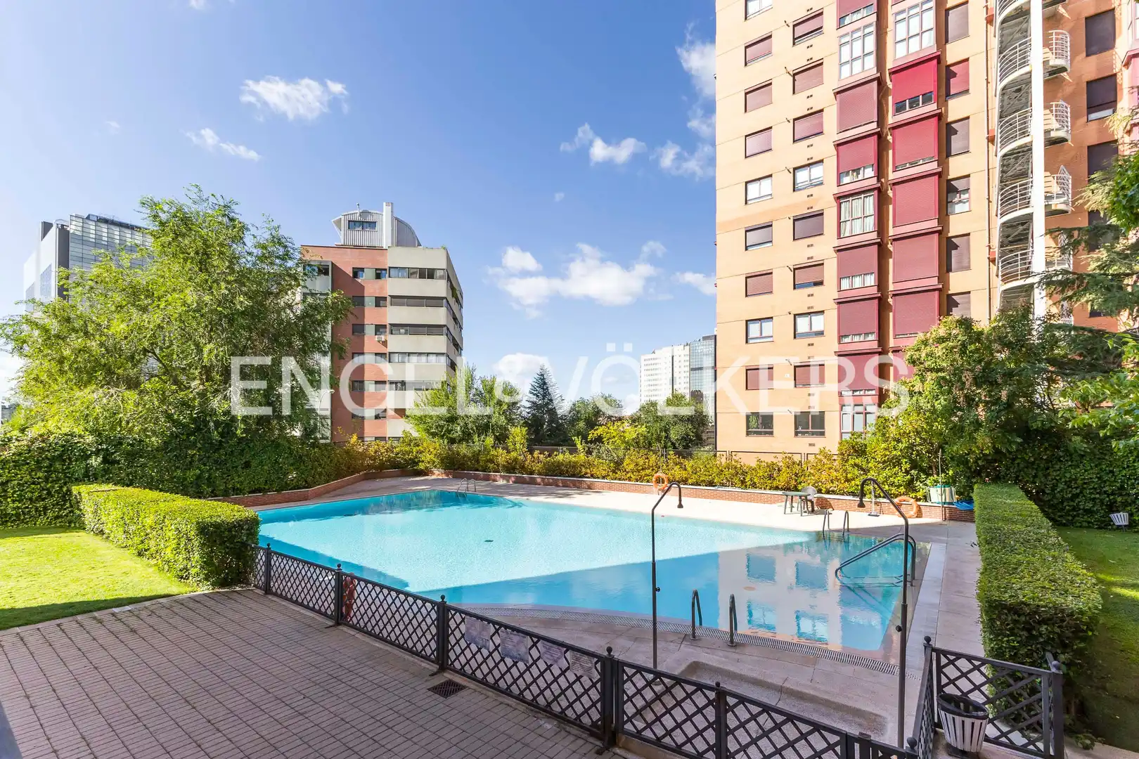 Schwimmbecken von Wohnung zur Miete in Madrid mit Klimaanlage, Heizung und Schwimmbad