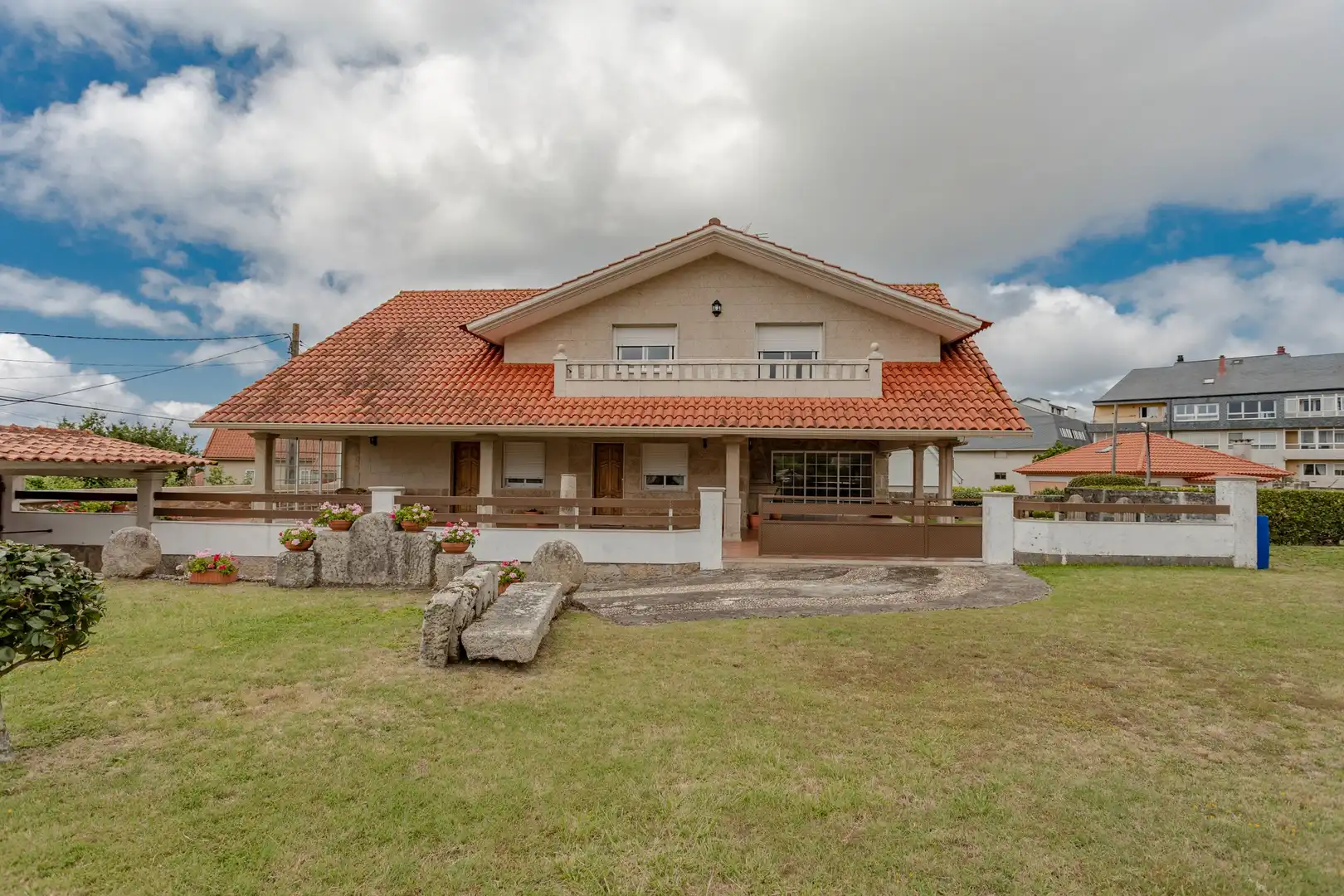 Vista exterior de Casa o chalet en venta en Vigo  con Calefacción, Jardín privado y Parquet