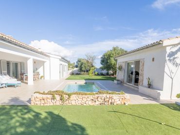 Casa con balcón en venta en Campos - calle des forn de calc
