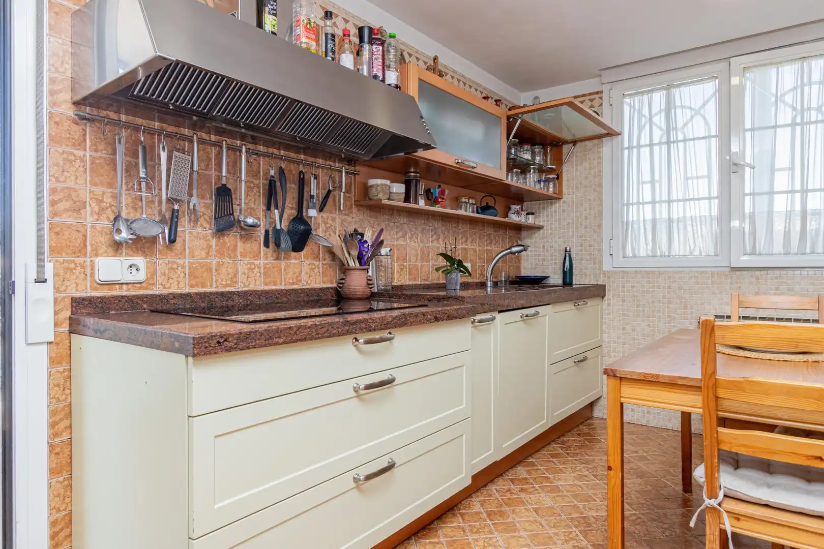 Cocina de Casa o chalet en venta en Madrid con Aire acondicionado, Calefacción y Jardín privado