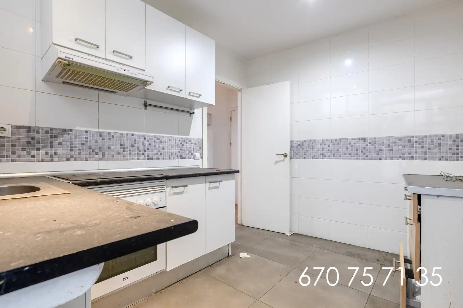 Cuina de Local en venda en Madrid amb Calefacció, Parquet i Terrassa