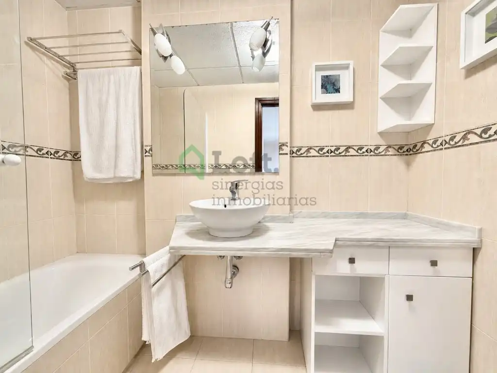 Badezimmer von Wohnungen zum Verkauf in Badajoz