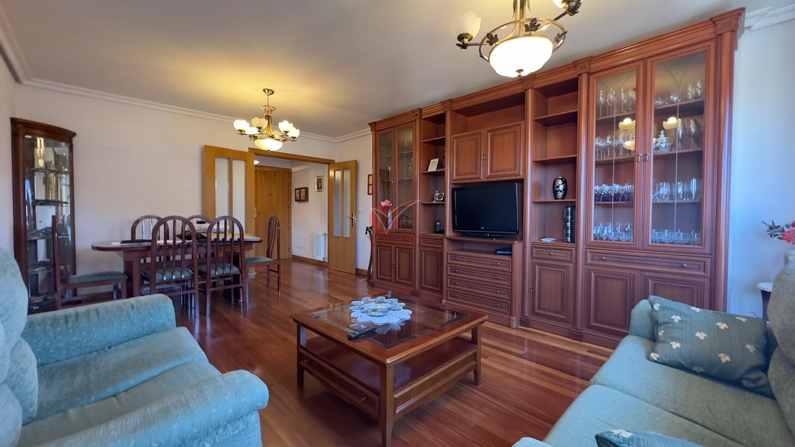 Sala d'estar de Pis en venda en Cuenca Capital amb Calefacció, Terrassa i Traster