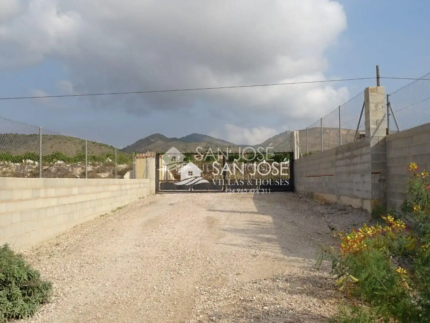 Vista exterior de Casa o xalet en venda en La Romana amb Aire condicionat, Calefacció i Jardí privat