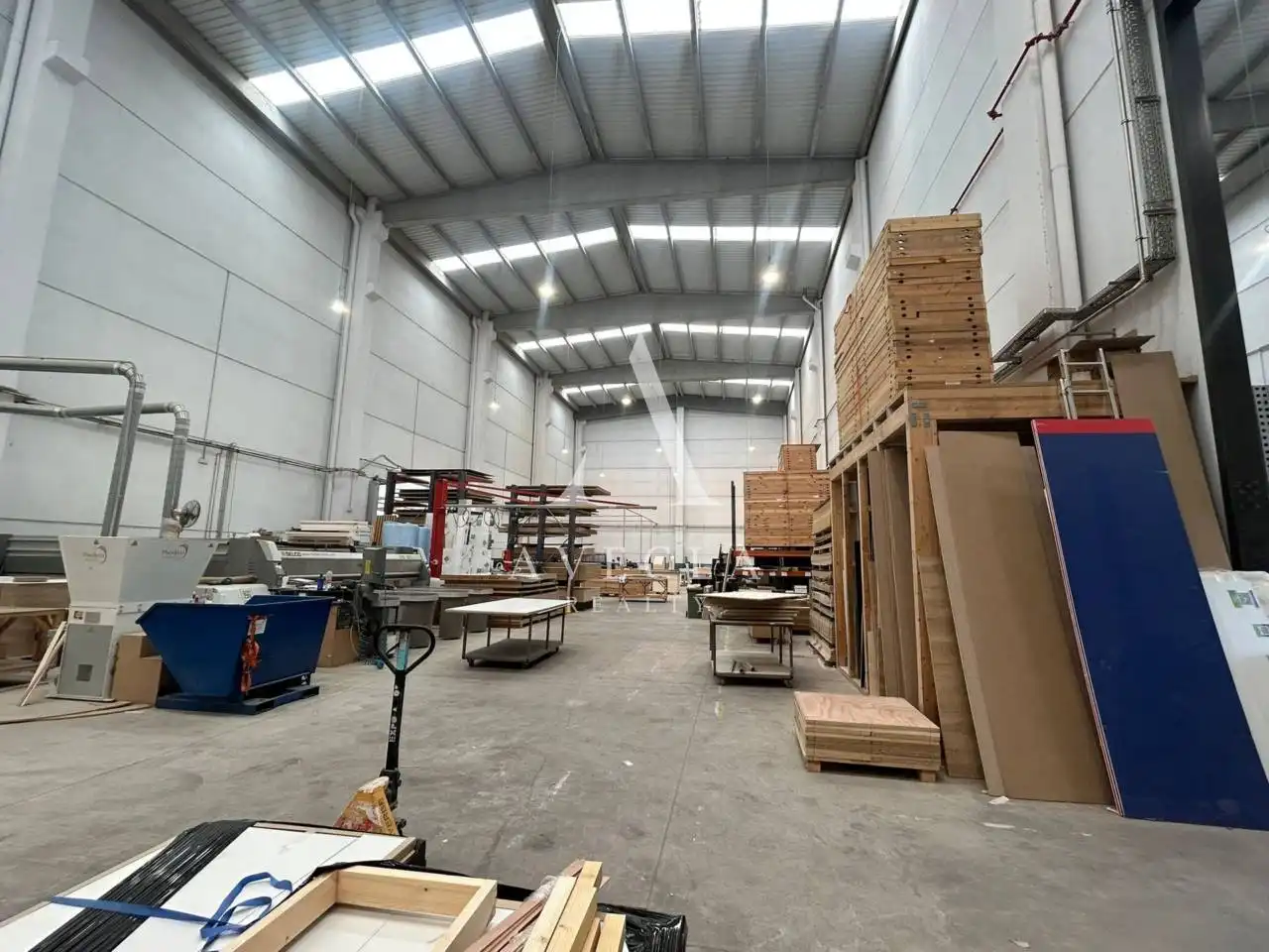 Nave industrial de alquiler en Montcada i Reixac