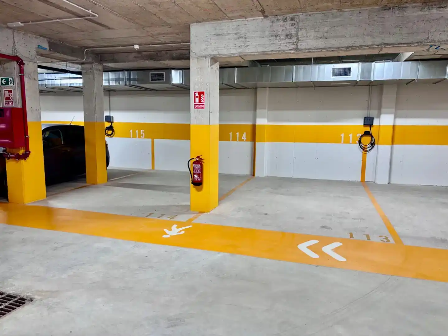 Parking de Piso en venta en Oleiros con Jardín privado, Trastero y Piscina